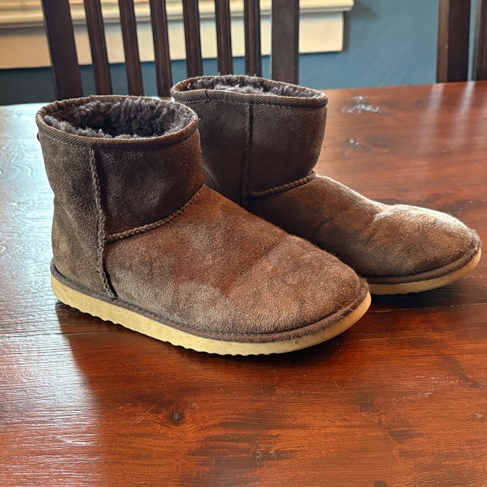 Ugg Classic Mini Brown Boot Size 6 Wide Cozy Brown Suede Boots